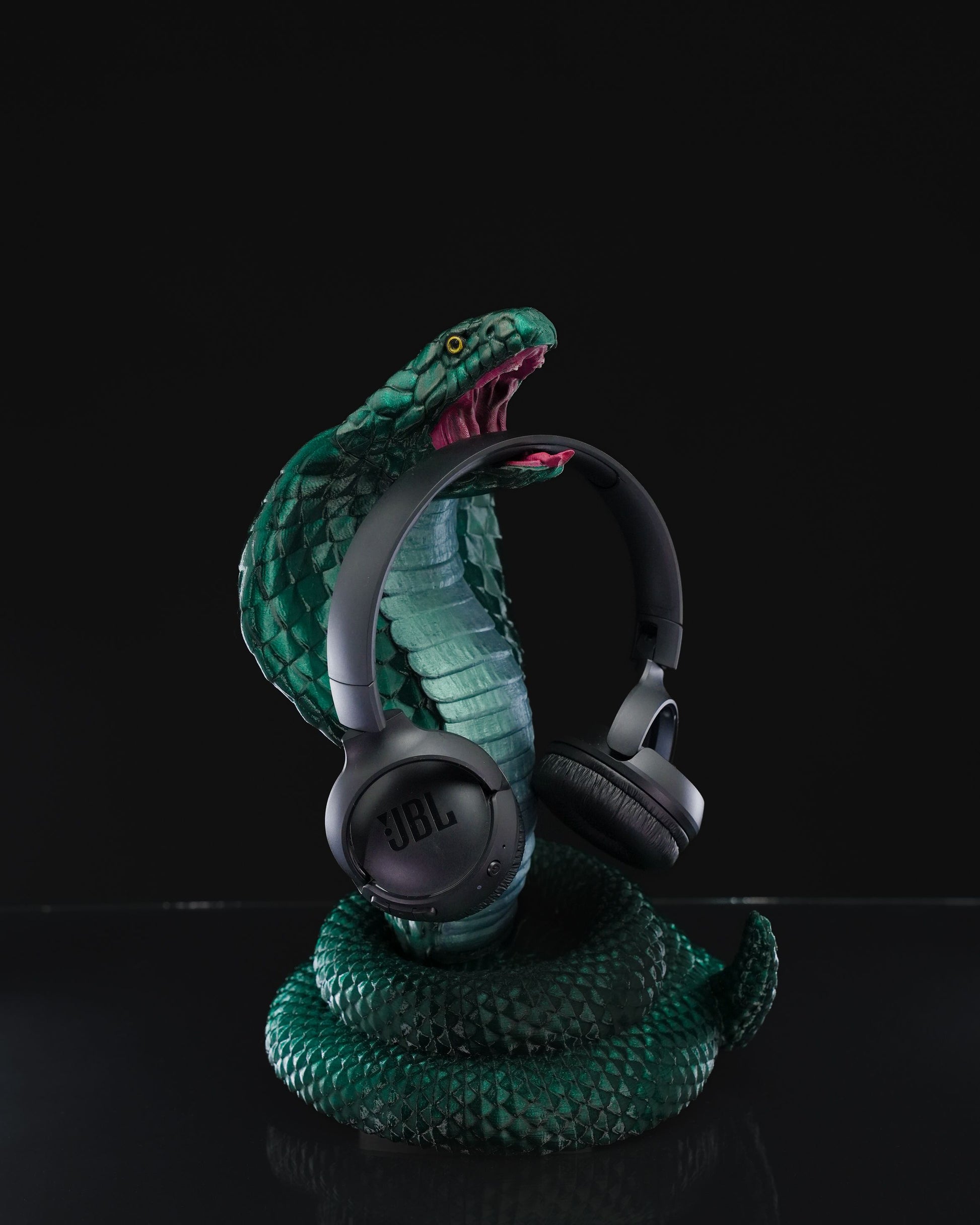 King cobra headphone holder