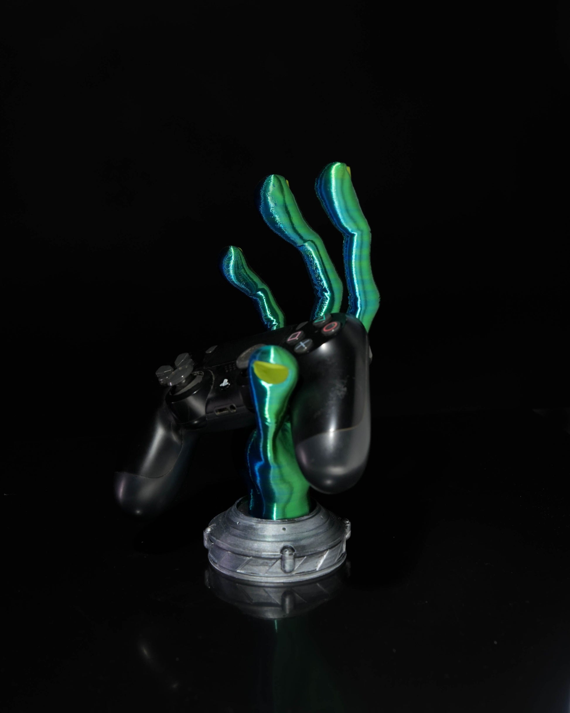 4-Finger Alien Hand Controller Holder